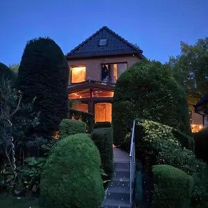 Apartment Gartenblick-oase: Obergeschosswohnung In